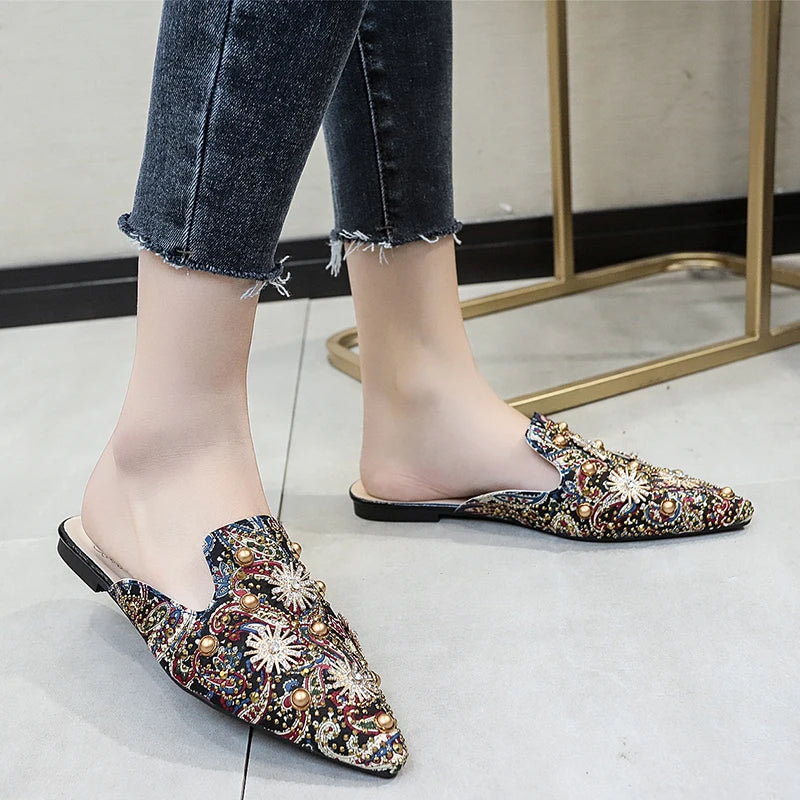 Summer 2023 New Elegant Women Rivets Slides Mules Breathable Flat Slippers Closed Toe Slides Party Shoes
