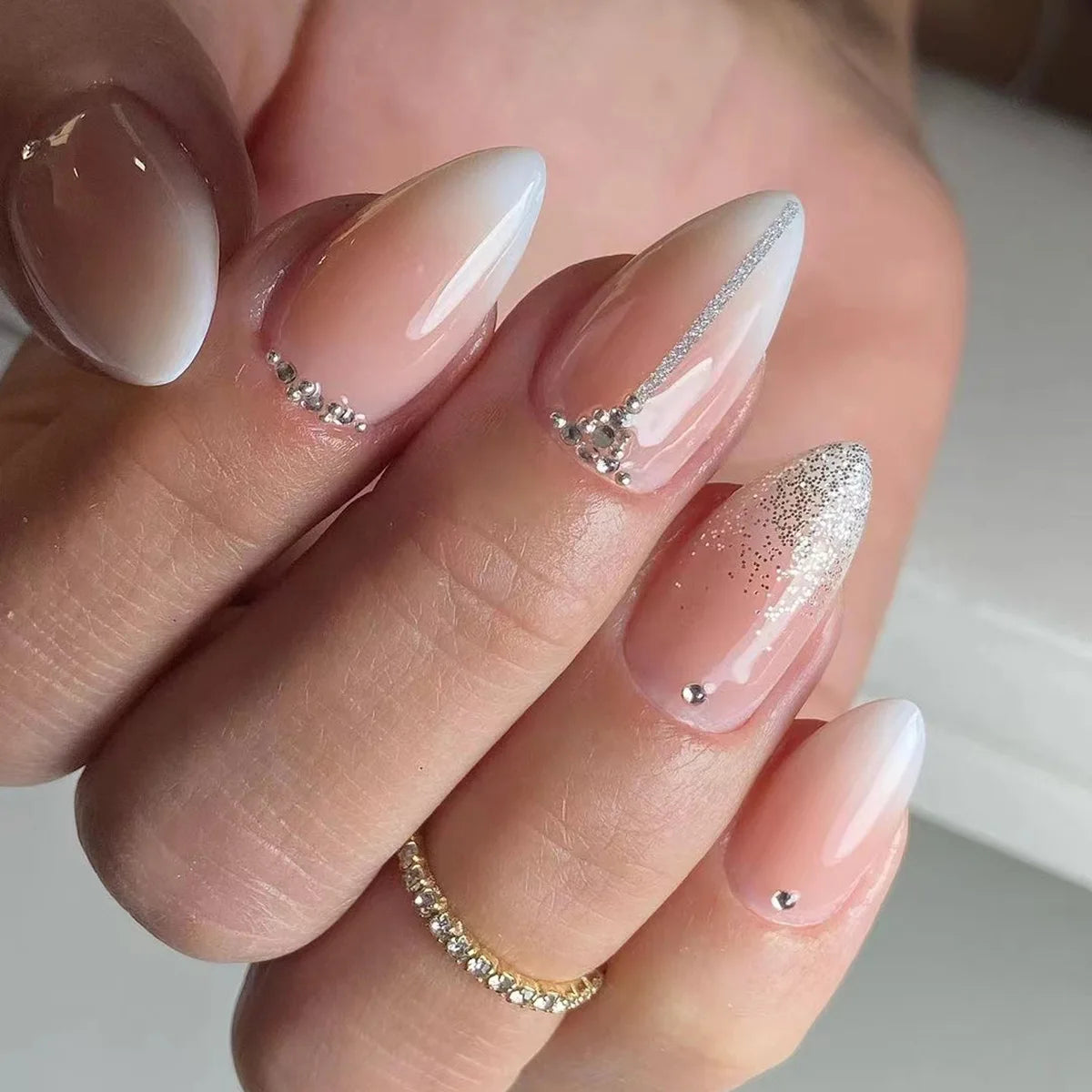 24pcs Black 3D Bow Almond Fake Nails Tips Pearl Love Sequin Design False Nails Art Removable Waterproof Artificial Press on Nail
