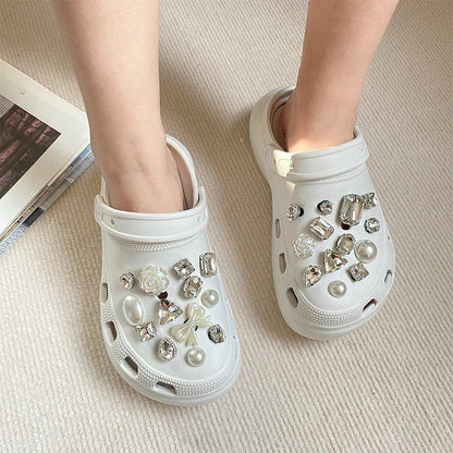 Vintage Flower Pearl Clogs Charms Designer Shiny Diamond Shoe Charms for Sandals Luxury Rhinestones Shoe Accessories In Bulk
