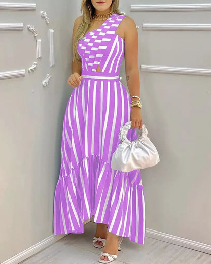 Vestido feminino de fibra sintética com listras verticais, decote assimétrico e saia com babado.