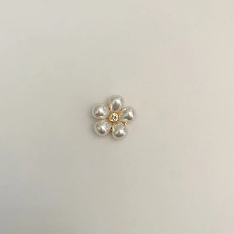 Vintage Flower Pearl Clogs Charms Designer Shiny Diamond Shoe Charms for Sandals Luxury Rhinestones Shoe Accessories In Bulk