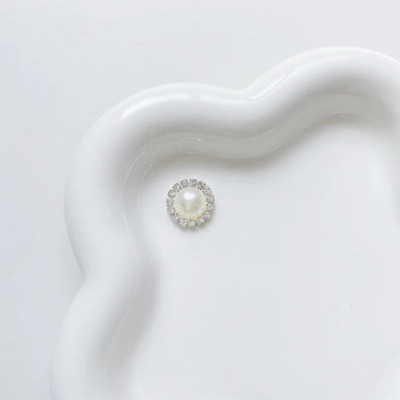 Vintage Flower Pearl Clogs Charms Designer Shiny Diamond Shoe Charms for Sandals Luxury Rhinestones Shoe Accessories In Bulk