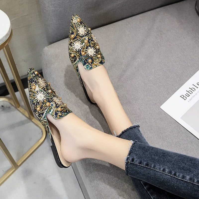 Summer 2023 New Elegant Women Rivets Slides Mules Breathable Flat Slippers Closed Toe Slides Party Shoes