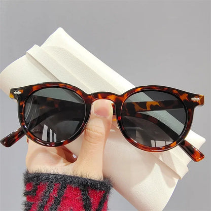 New Round Women Sunglasses Classic Round Frame Fashion Brand Designer Black Driving Sun Glasses Female Shades